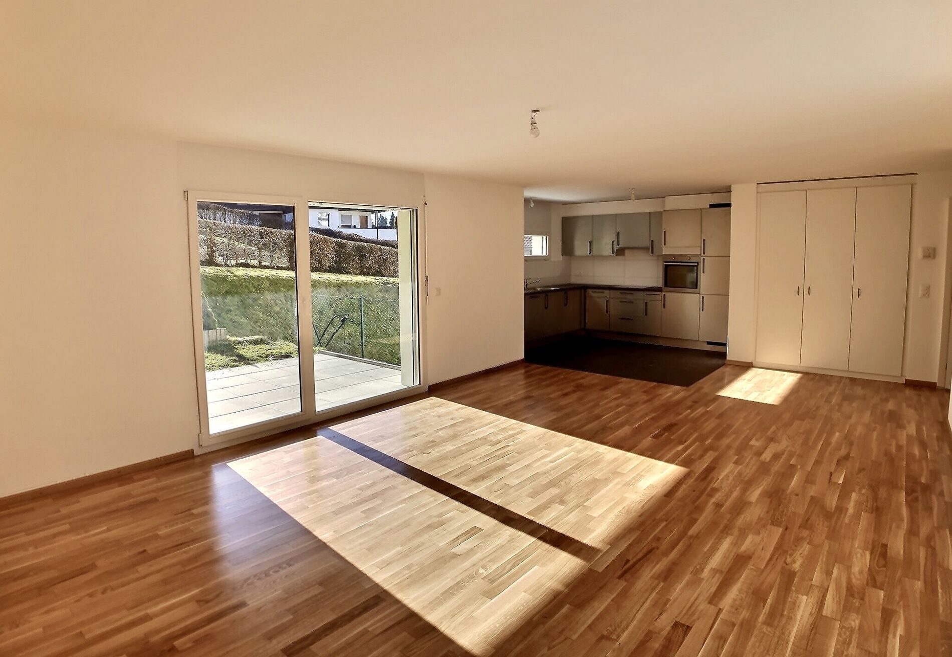 Bright and spacious apartment with terraces and gardens - Vue 2