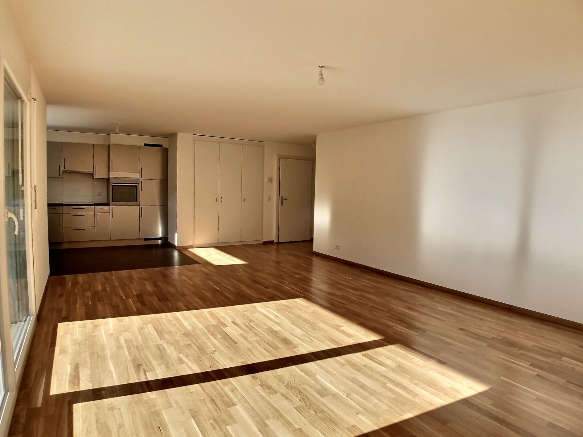 Bright and spacious apartment with terraces and gardens - Vue 4