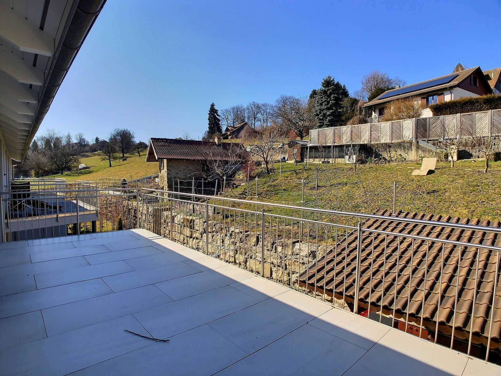 Contemporary and spacious semi-detached villa - Vue 2