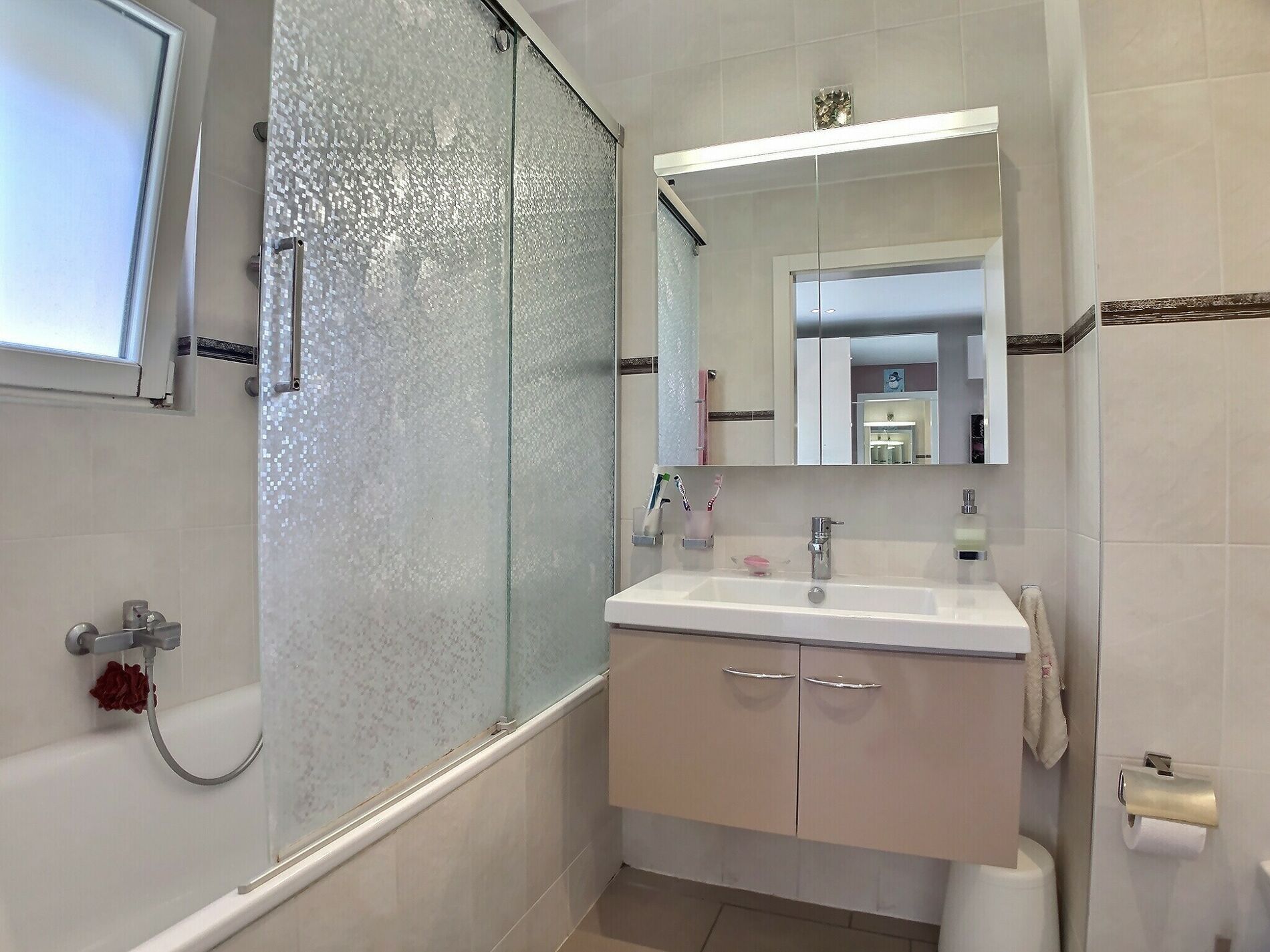 Contemporary and spacious semi-detached villa - Vue 6