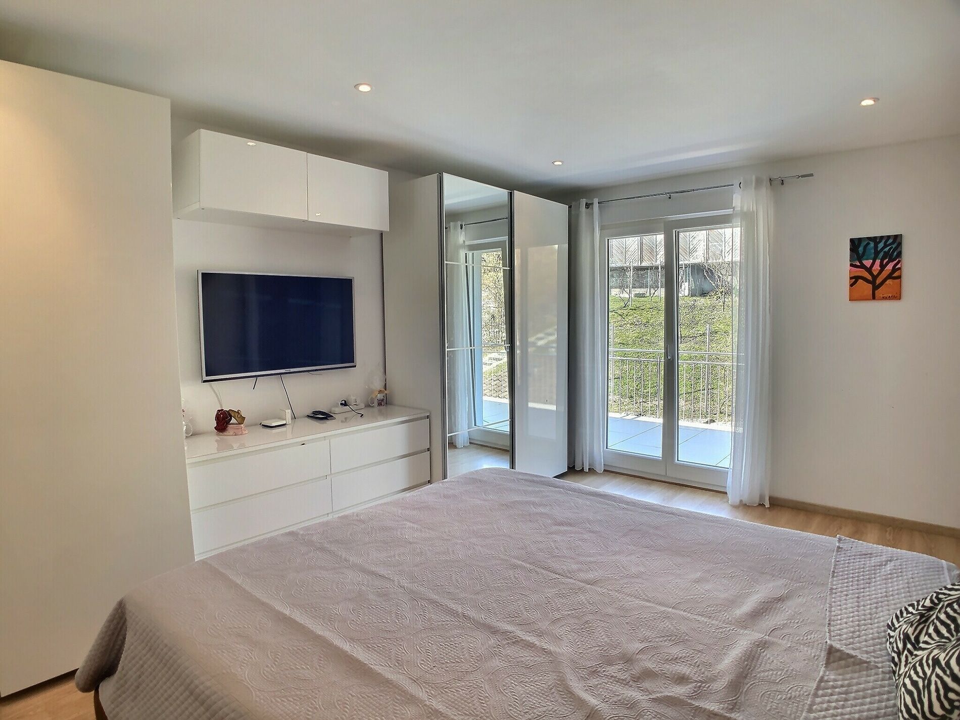 Contemporary and spacious semi-detached villa - Vue 5