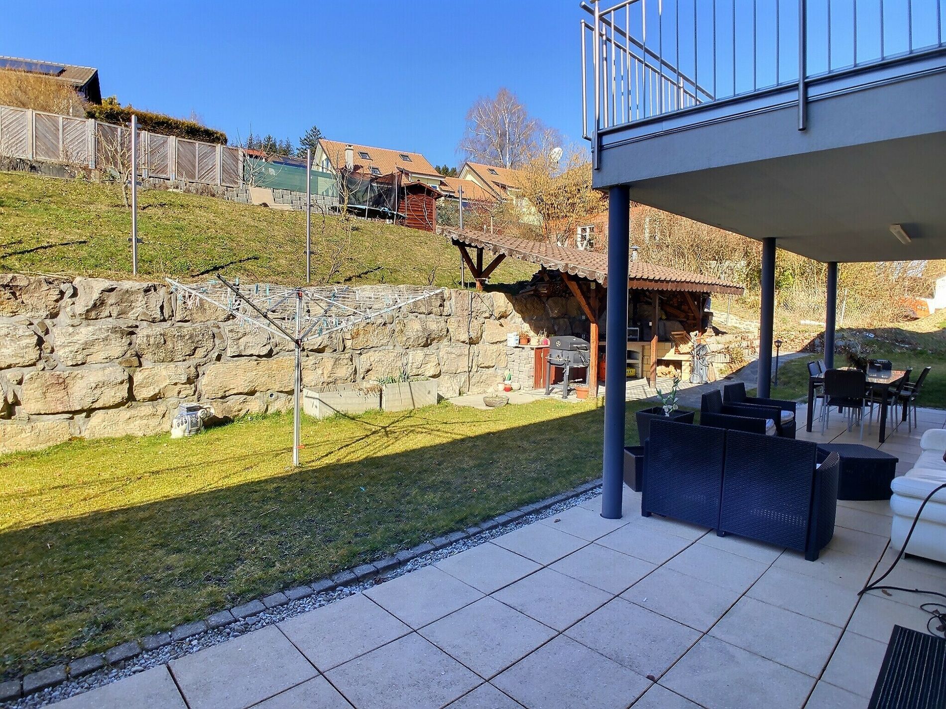 Contemporary and spacious semi-detached villa - Vue 9