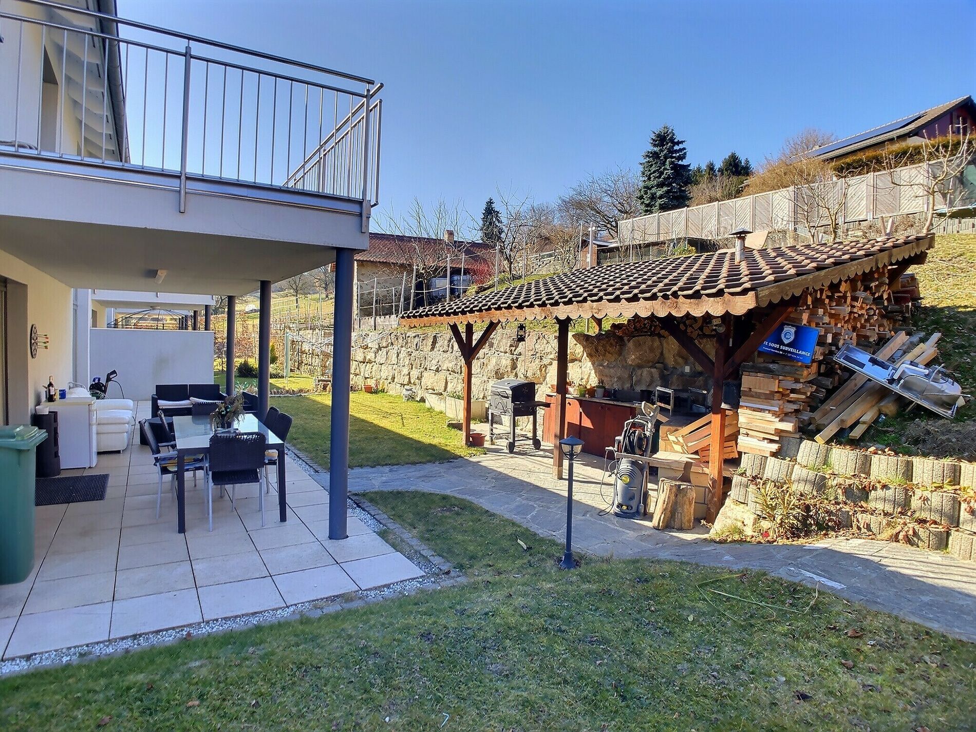 Contemporary and spacious semi-detached villa - Vue 1