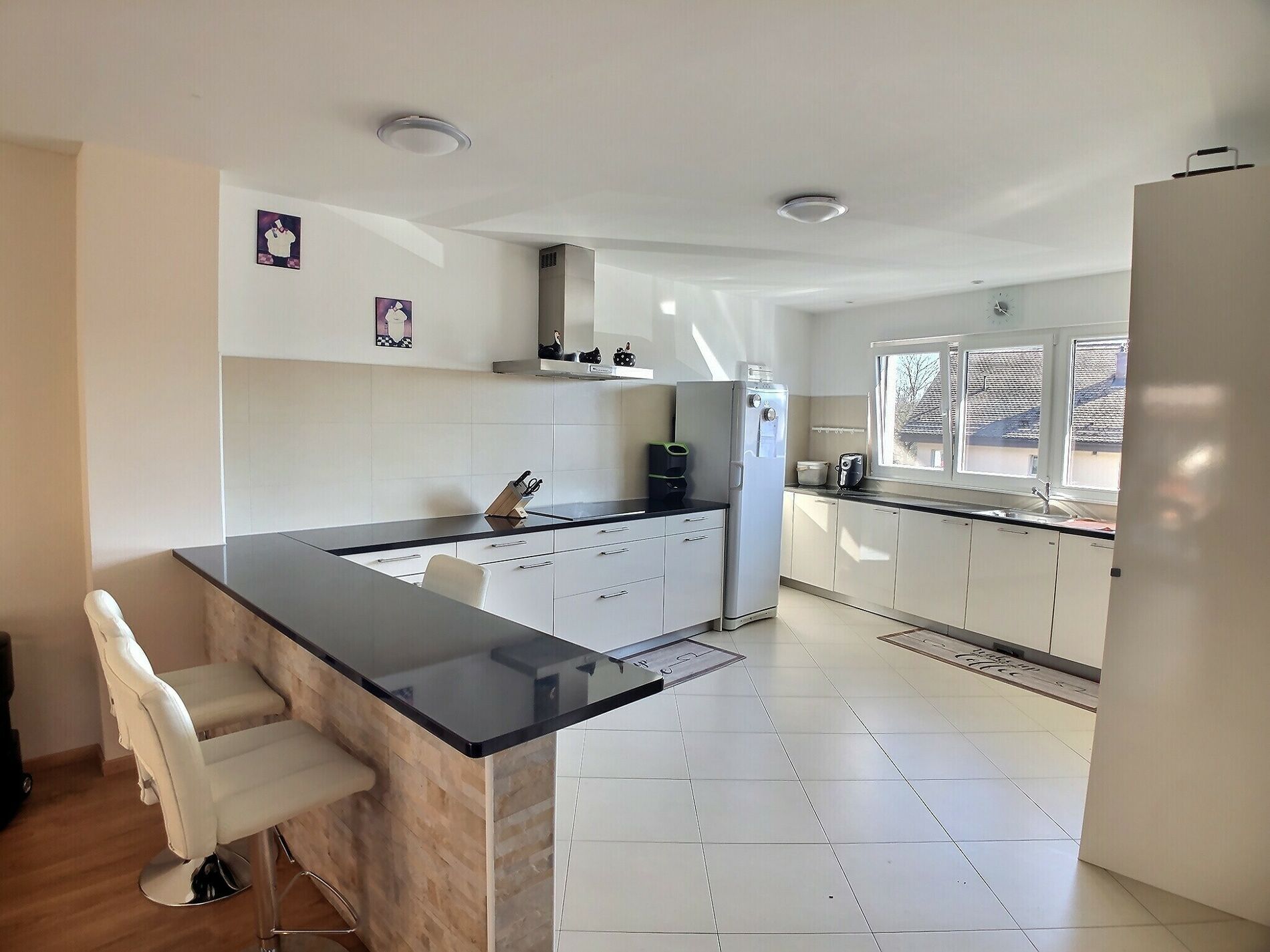 Contemporary and spacious semi-detached villa - Vue 4