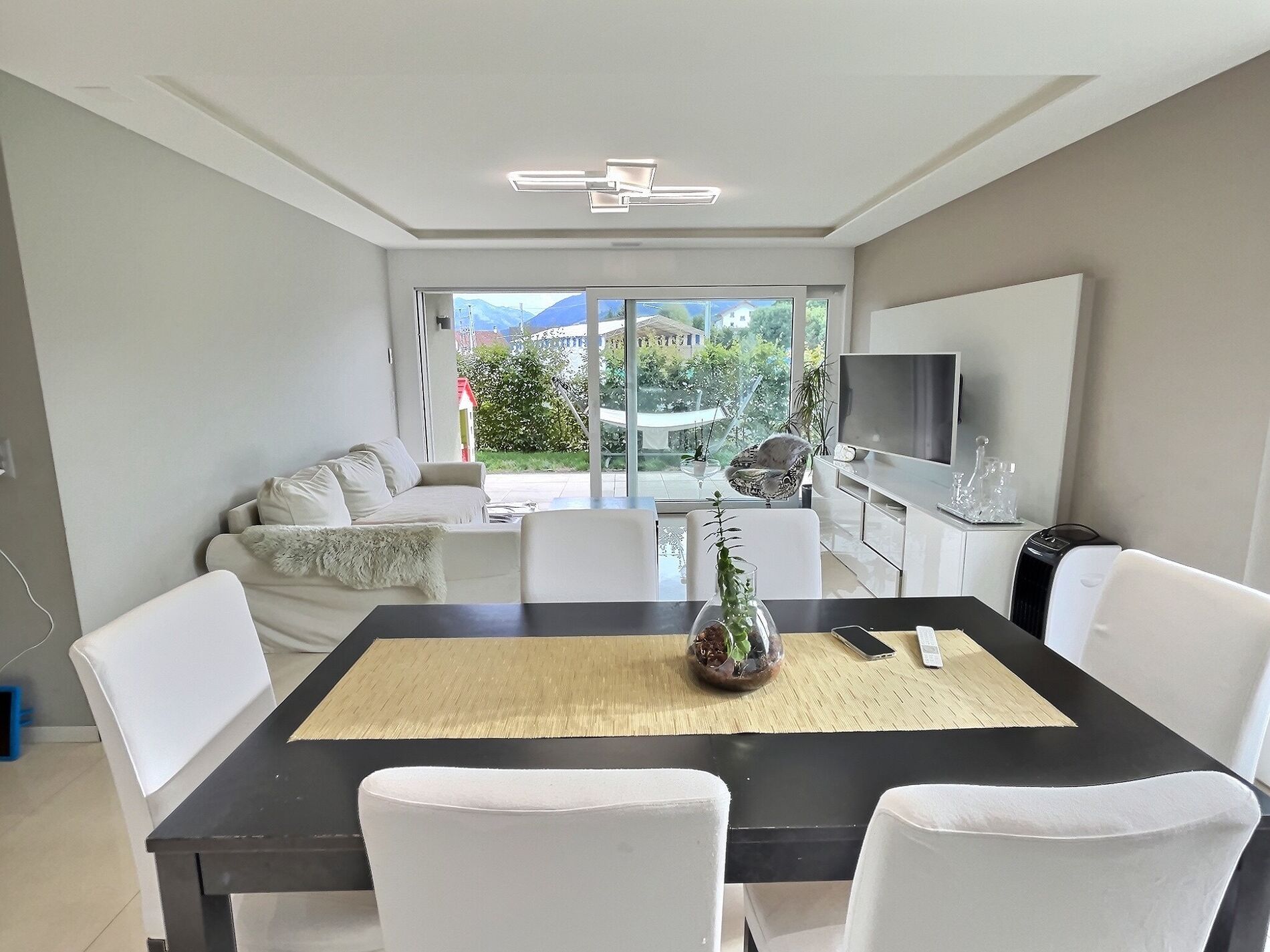 Bright, modern apartment surrounded by a garden - Vue 4