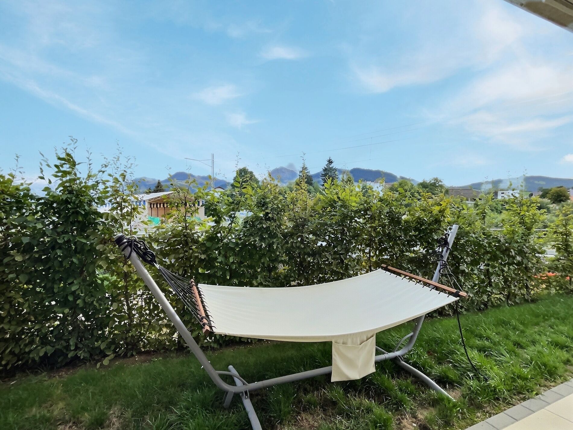 Bright, modern apartment surrounded by a garden - Vue 1