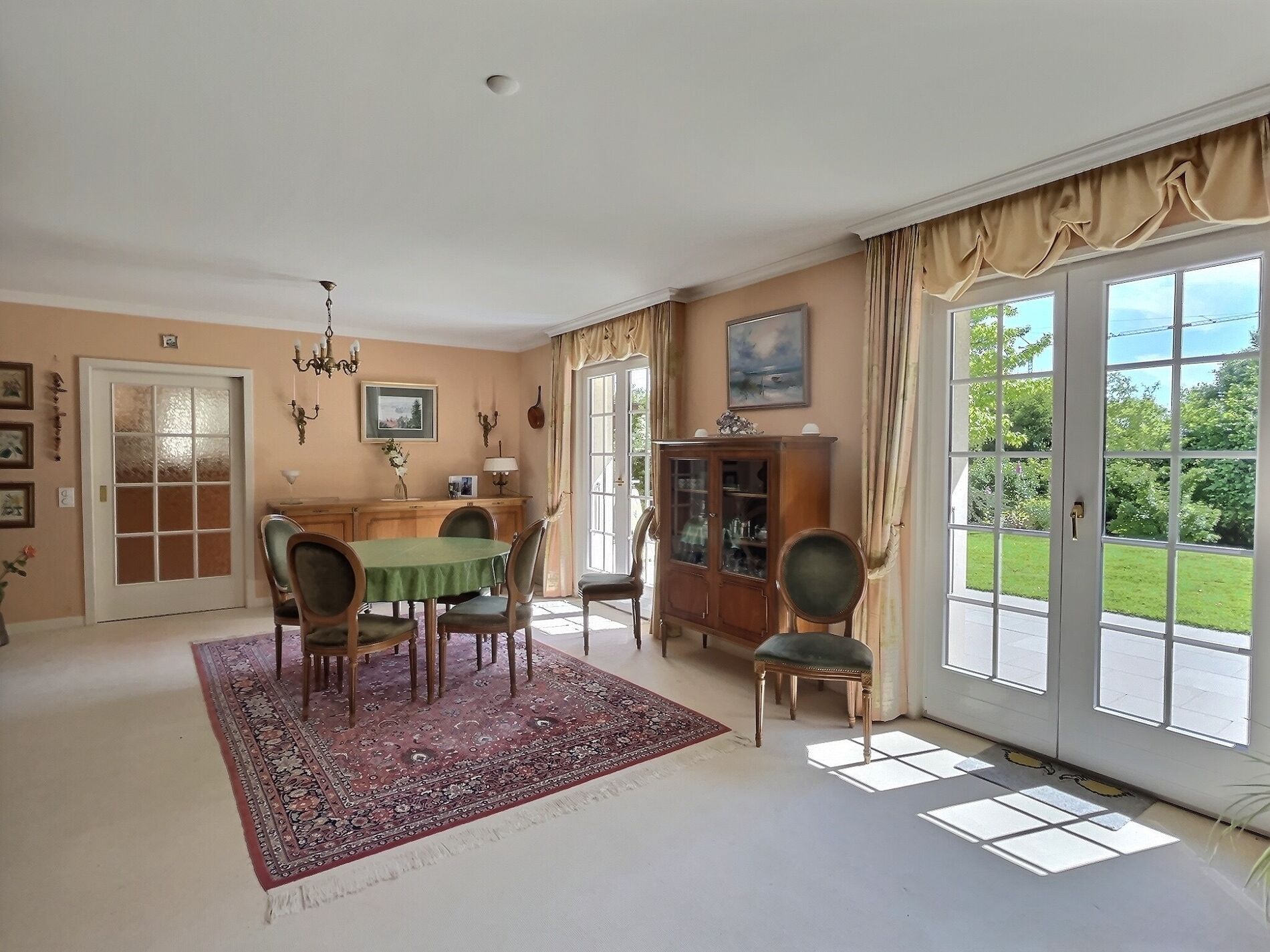 Detached villa in a quiet neighborhood - Vue 3