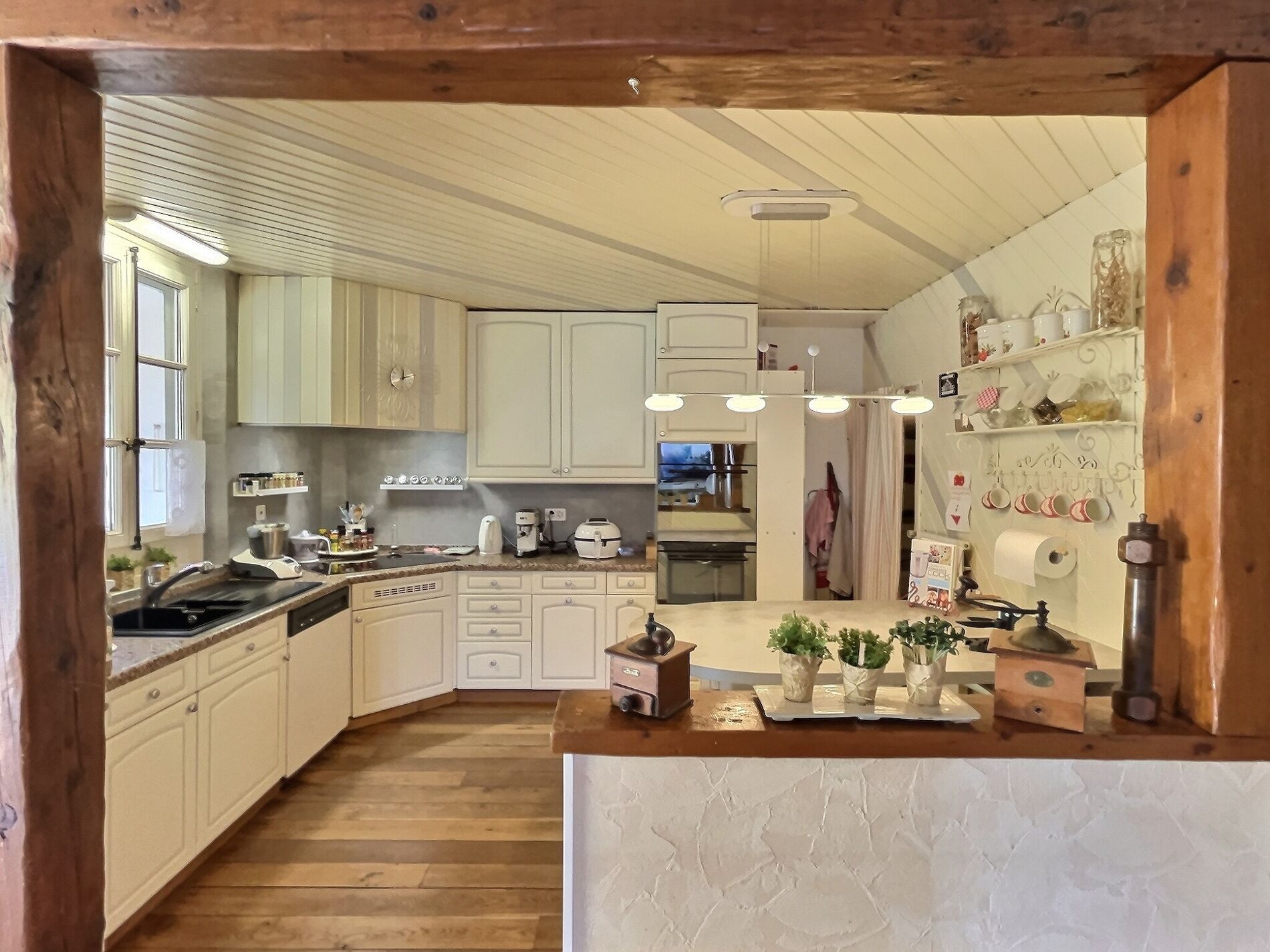 House with artisan workshop - Vue 3