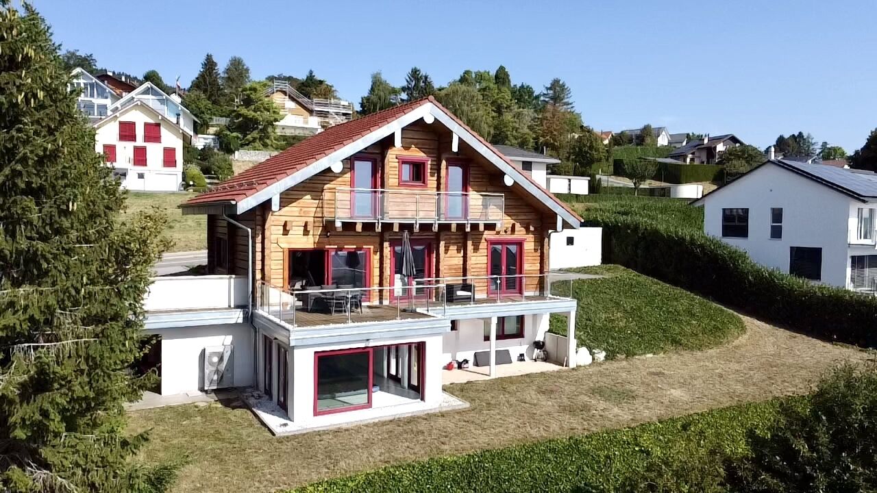 Unique villa with lake view - Vue 1