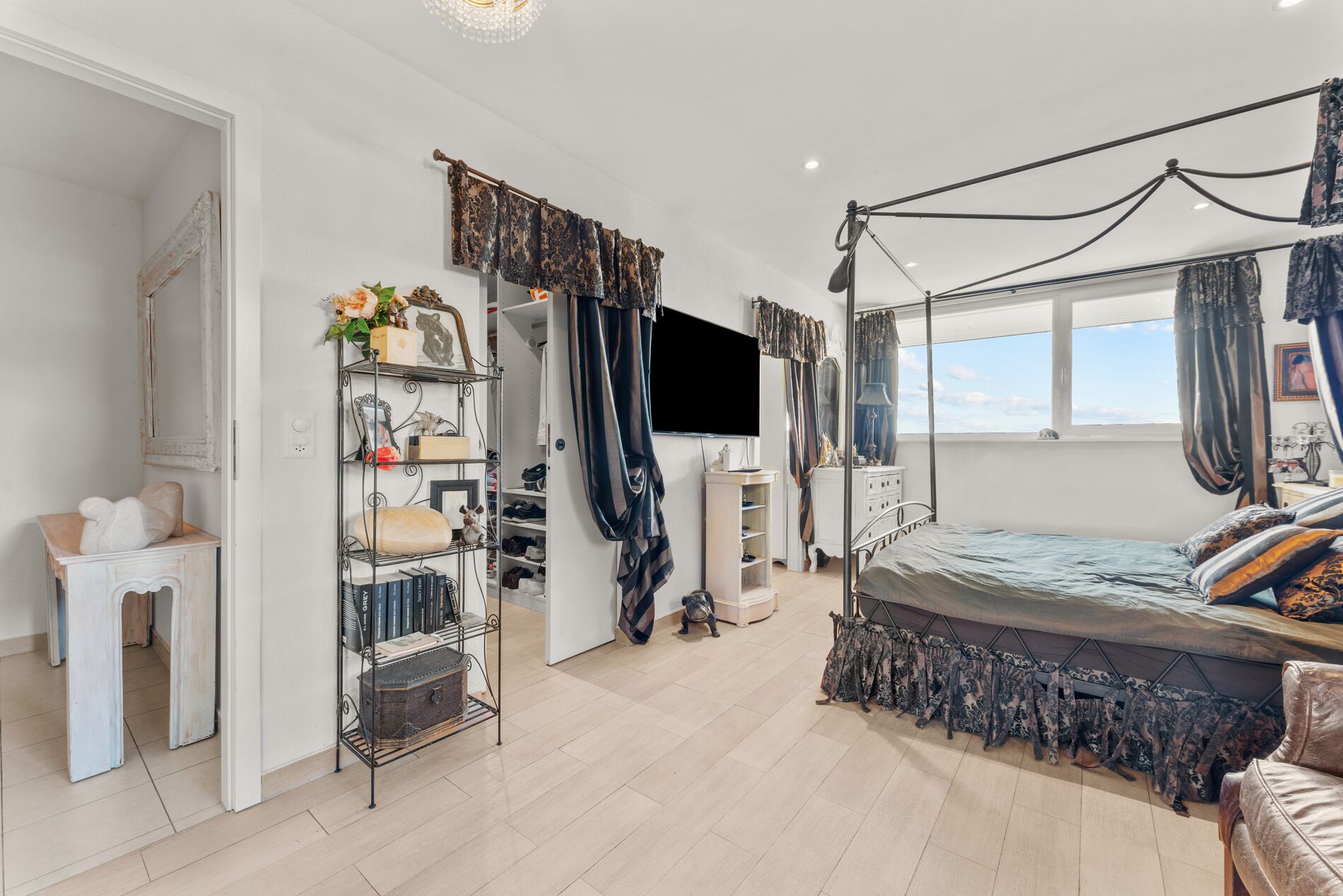 Spacious villa with character and a beautiful lake view - Vue 6