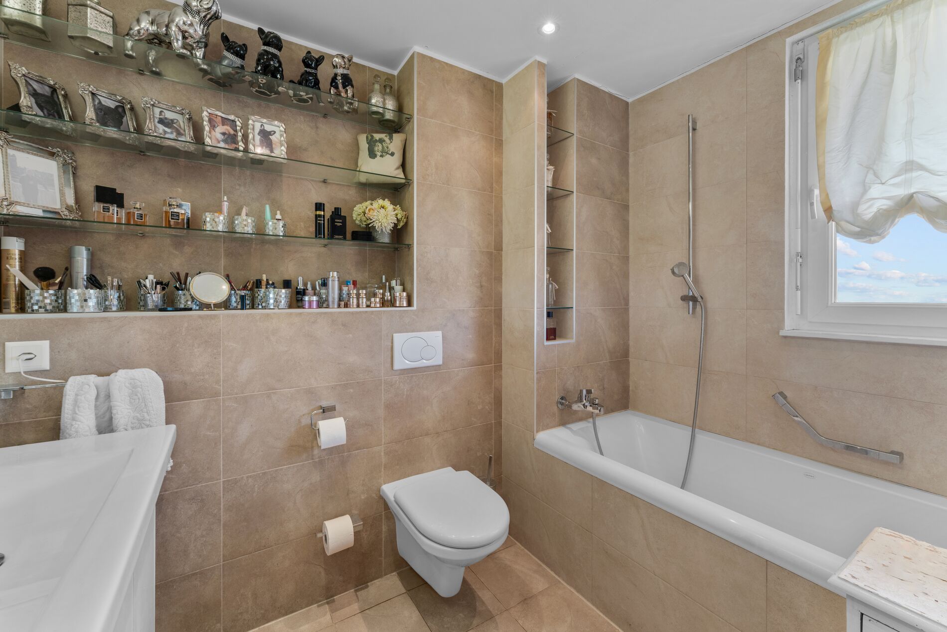 Spacious villa with character and a beautiful lake view - Vue 7