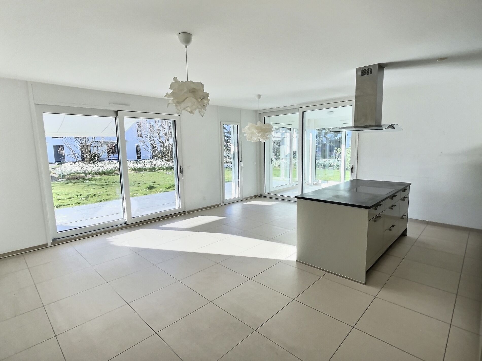 Bright and spacious apartment with garden - Vue 2