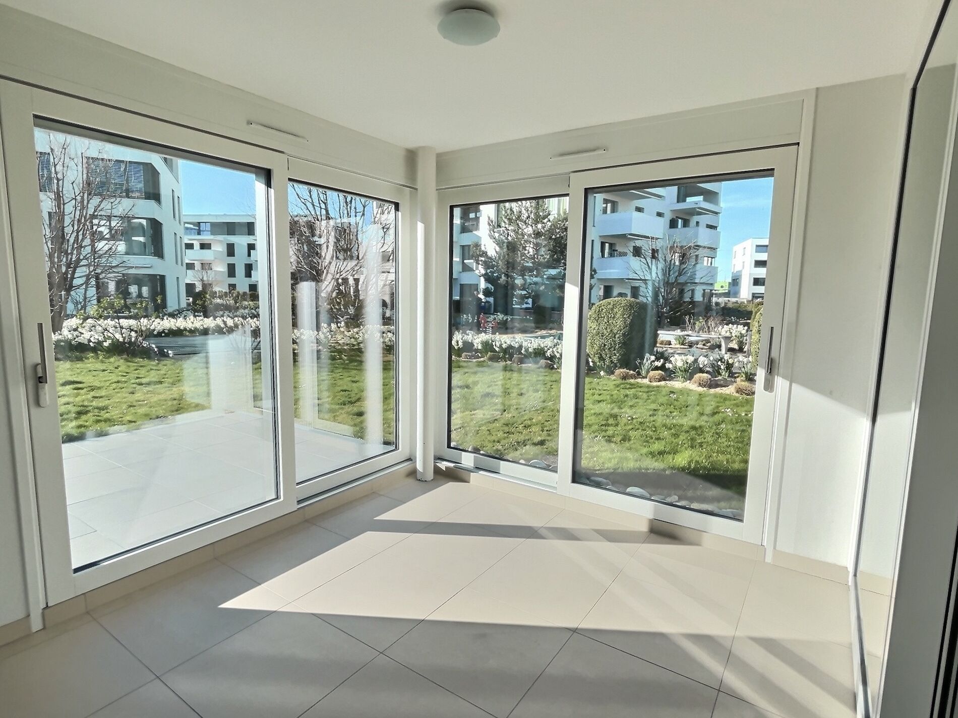 Bright and spacious apartment with garden - Vue 4