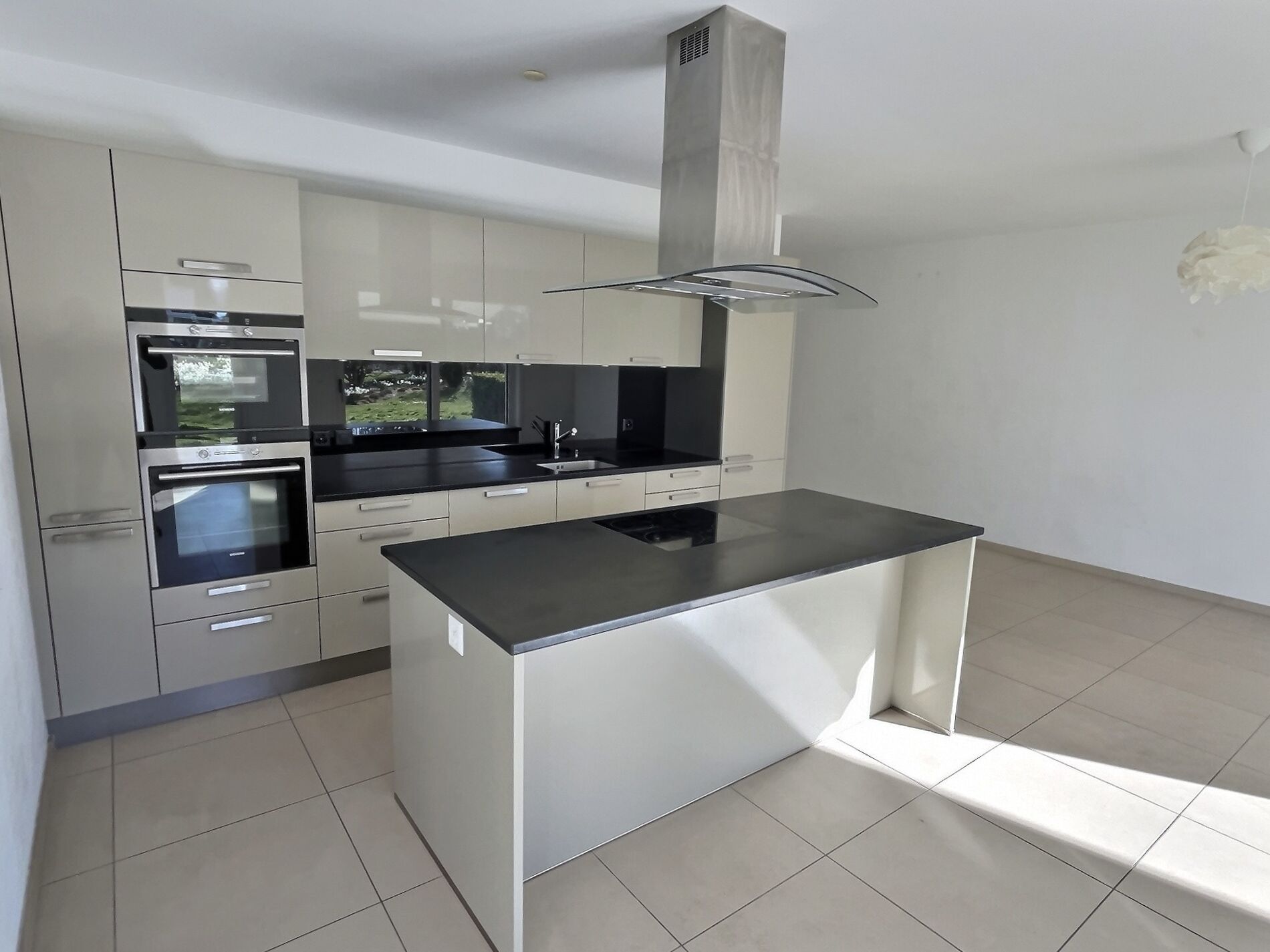 Bright and spacious apartment with garden - Vue 3