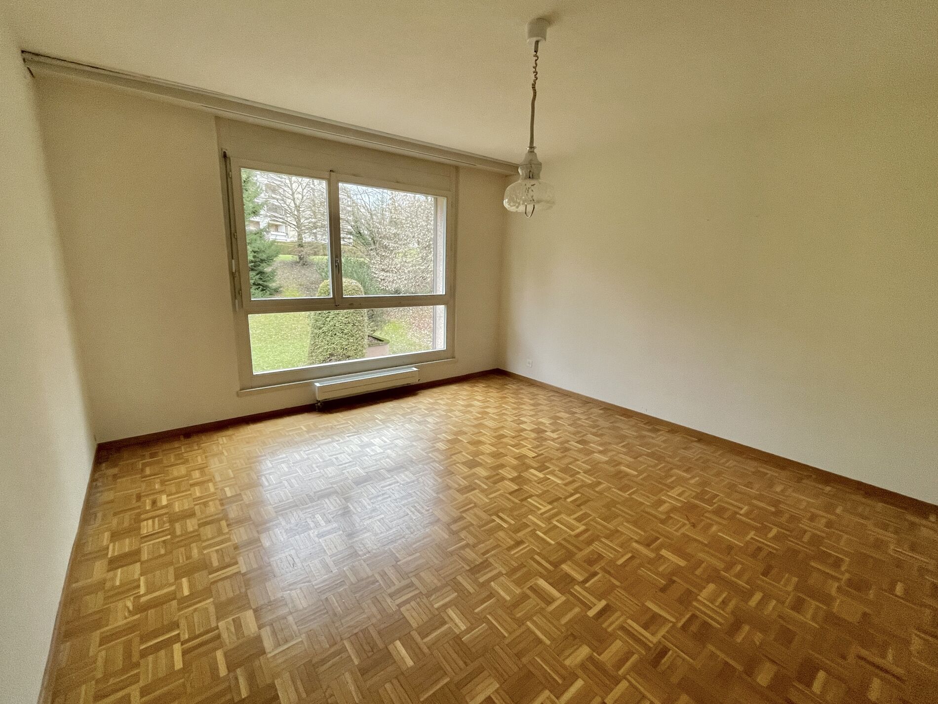 Spacieux appartement au grand potentiel - Vue 4