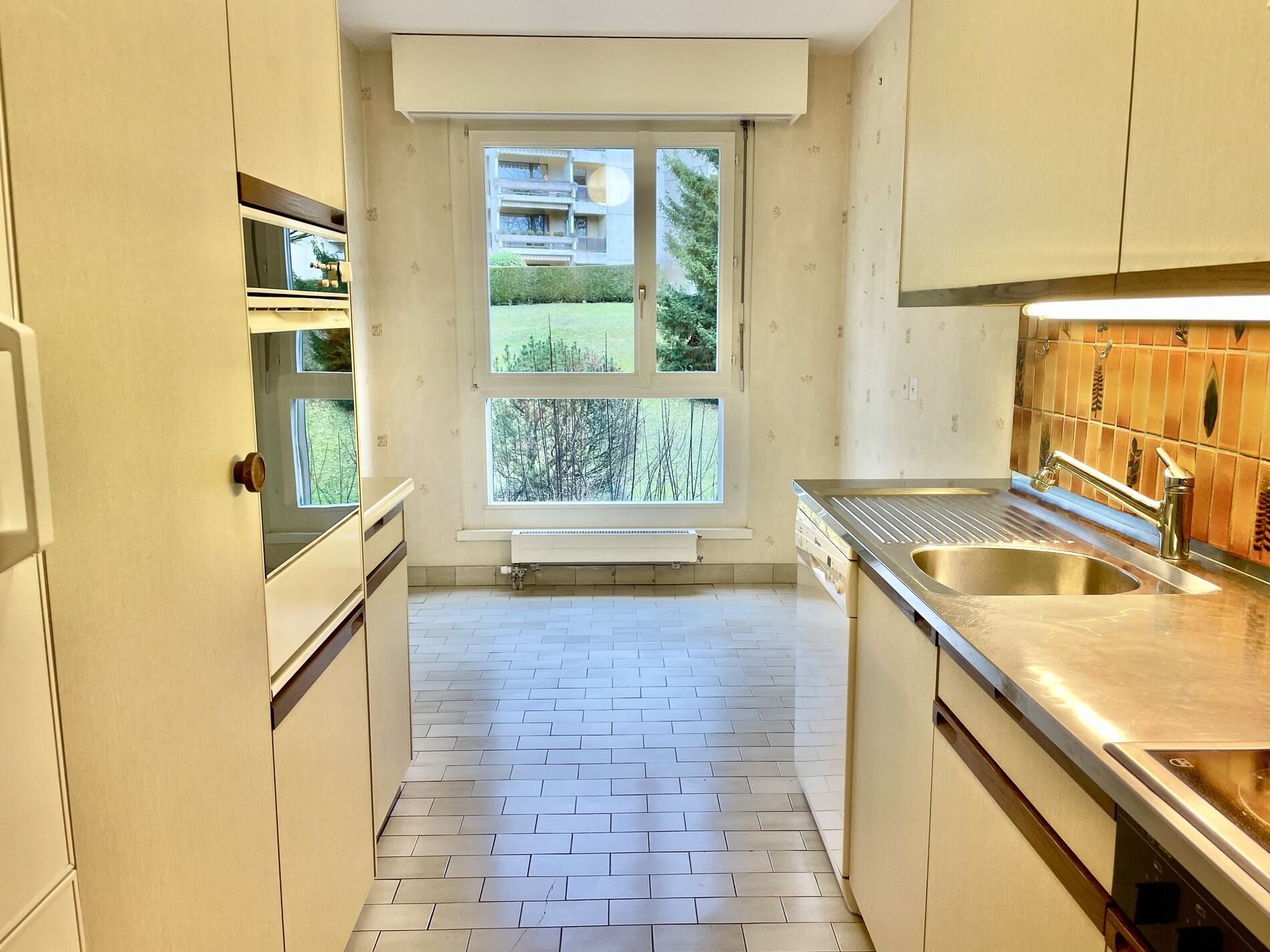 Spacieux appartement au grand potentiel - Vue 3