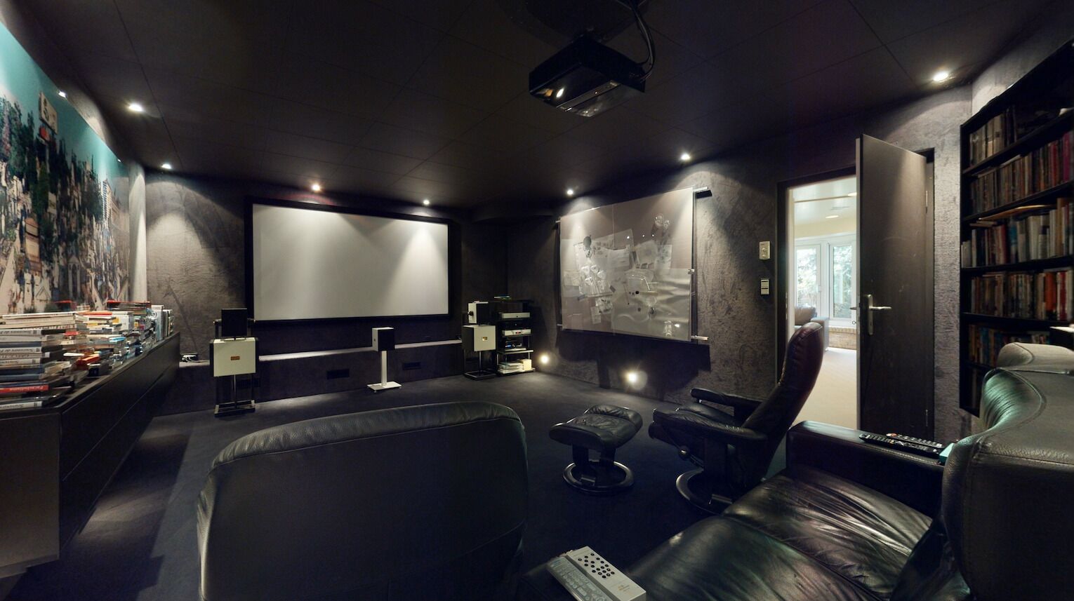 Unusual architect-designed property with large volumes - Vue 14
