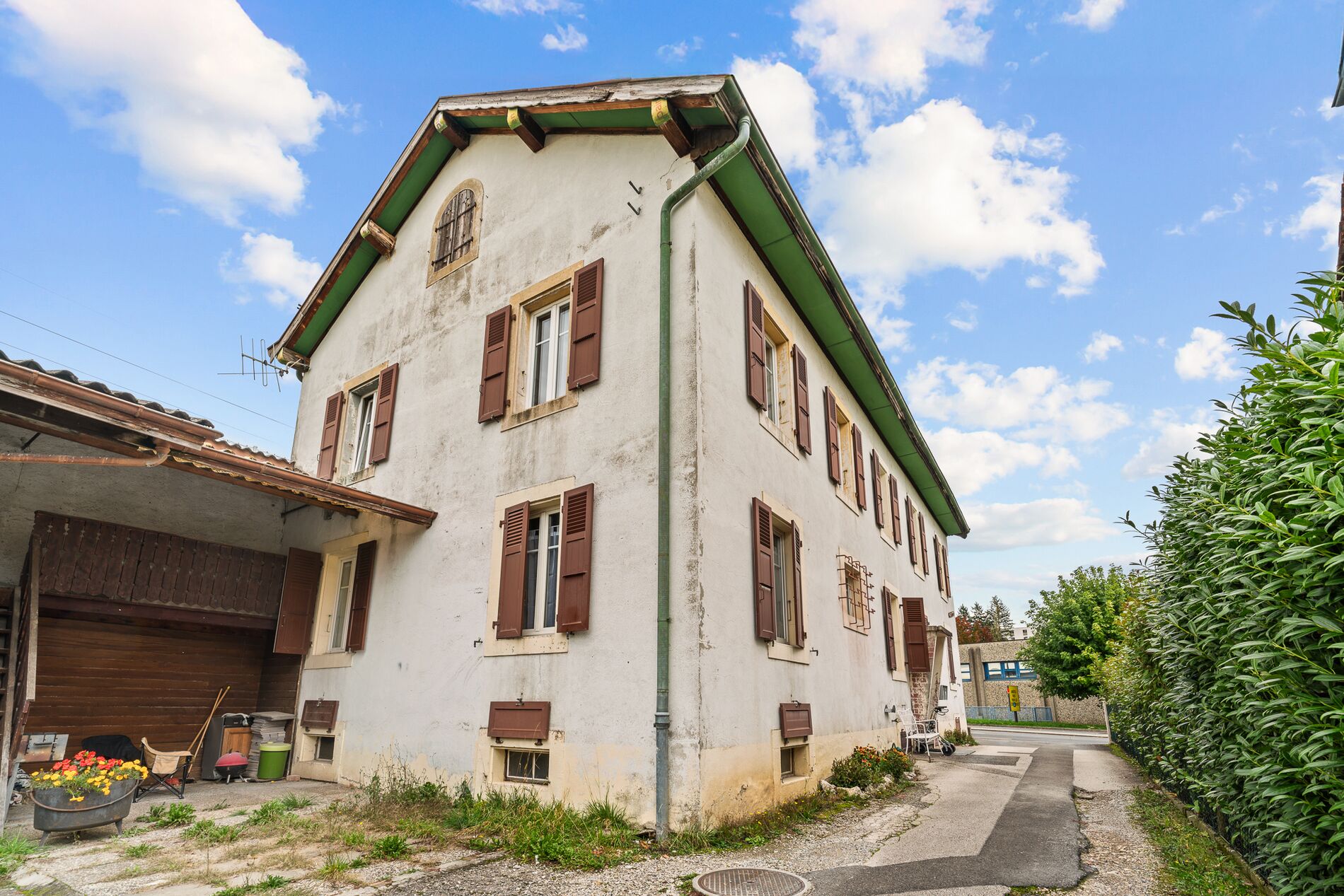 Multi-purpose house with strong potential - Vue 1