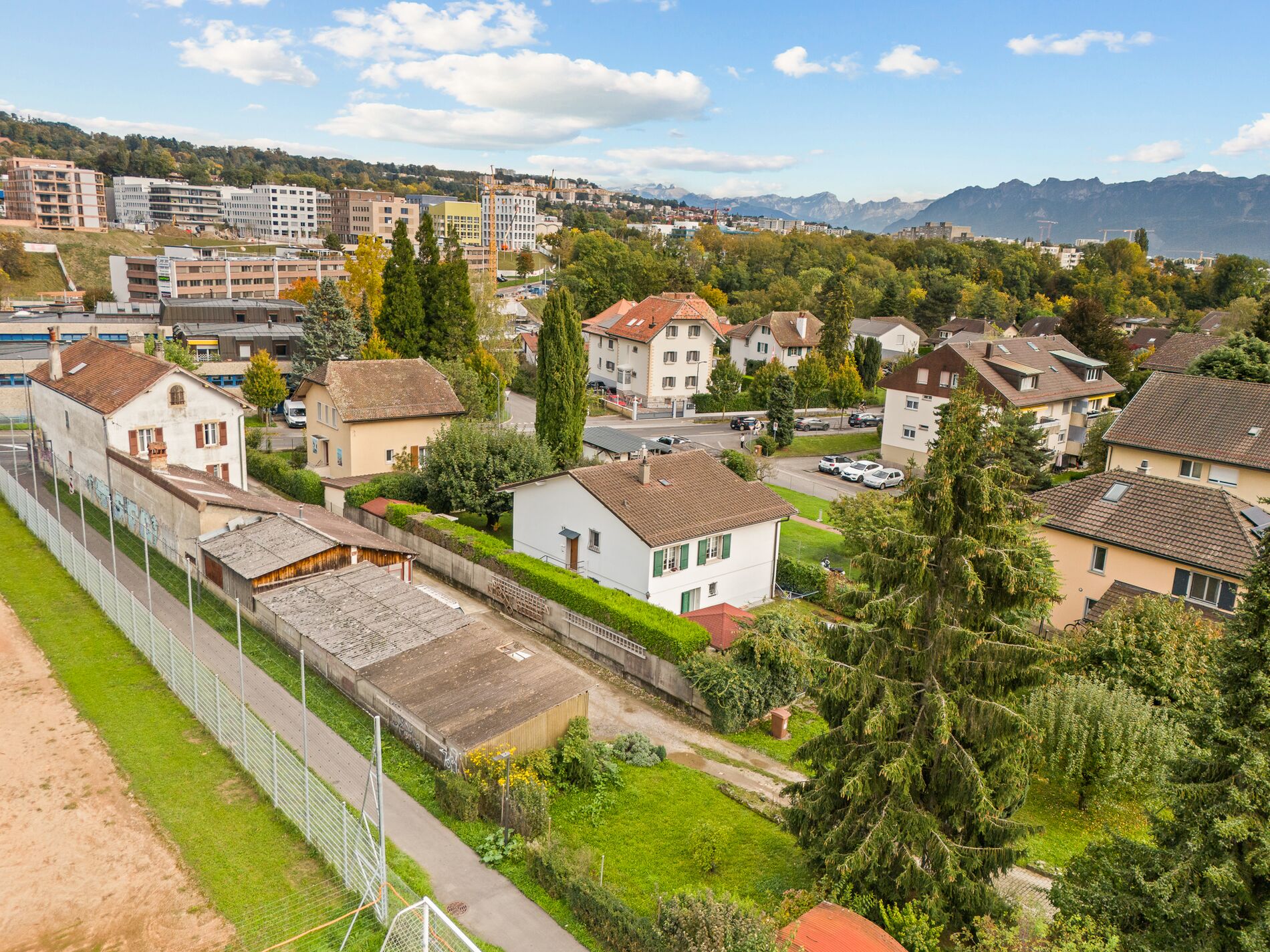 Multi-purpose house with strong potential - Vue 4