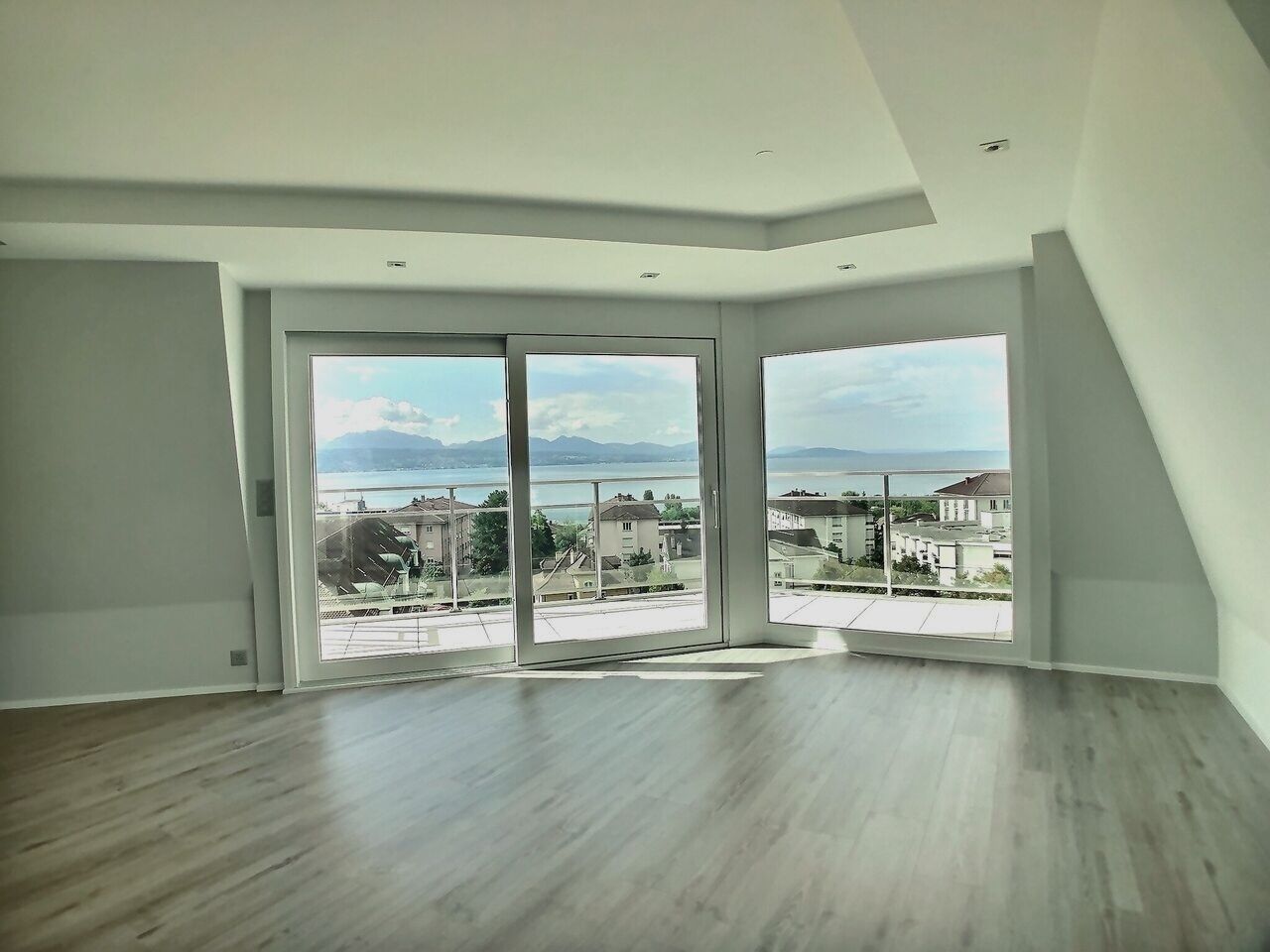 Splendid contemporary 4.5-room apartment with lake view - Vue 1