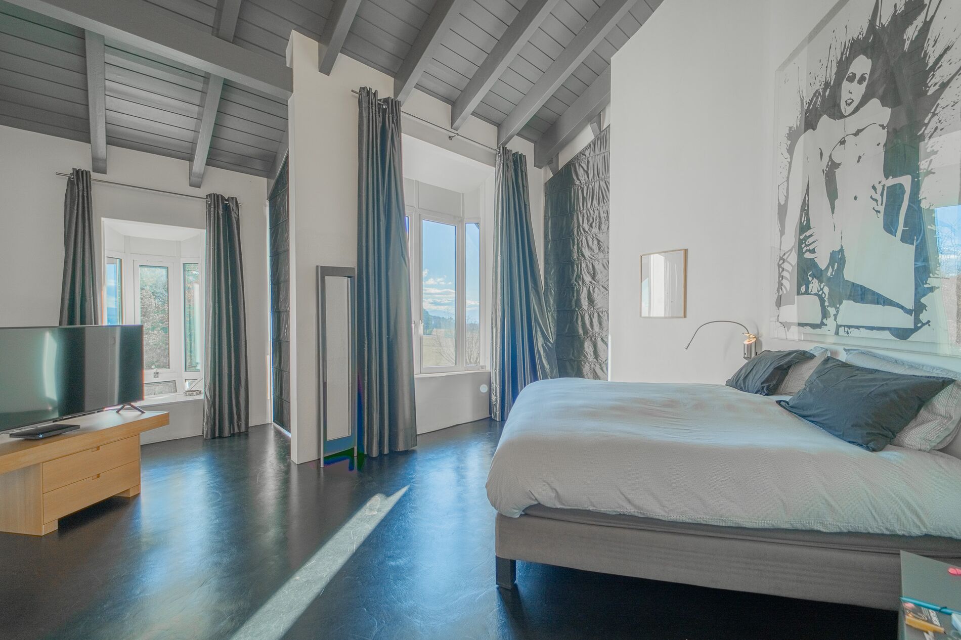 Unusual architect-designed property with large volumes - Vue 8