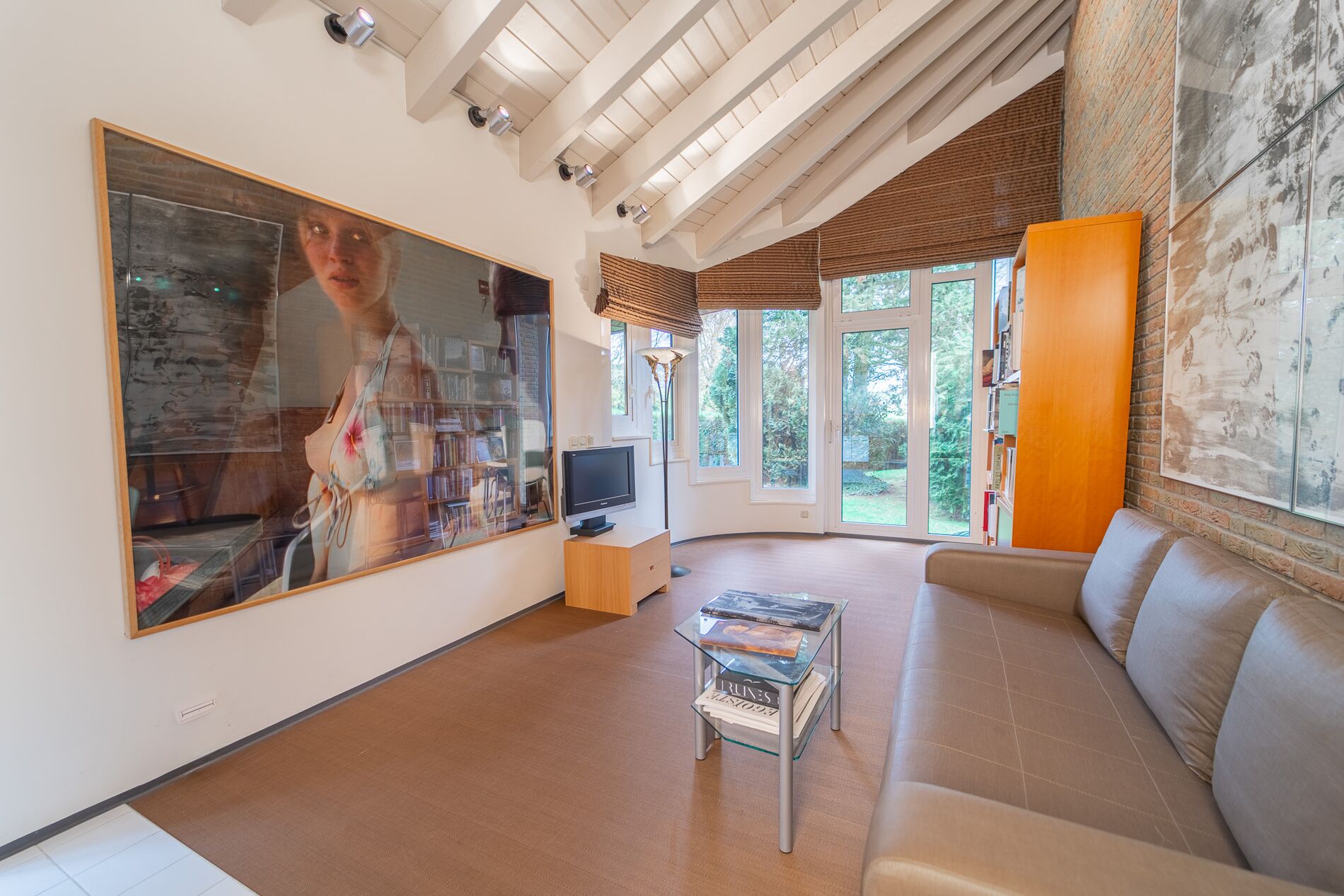 Unusual architect-designed property with large volumes - Vue 12