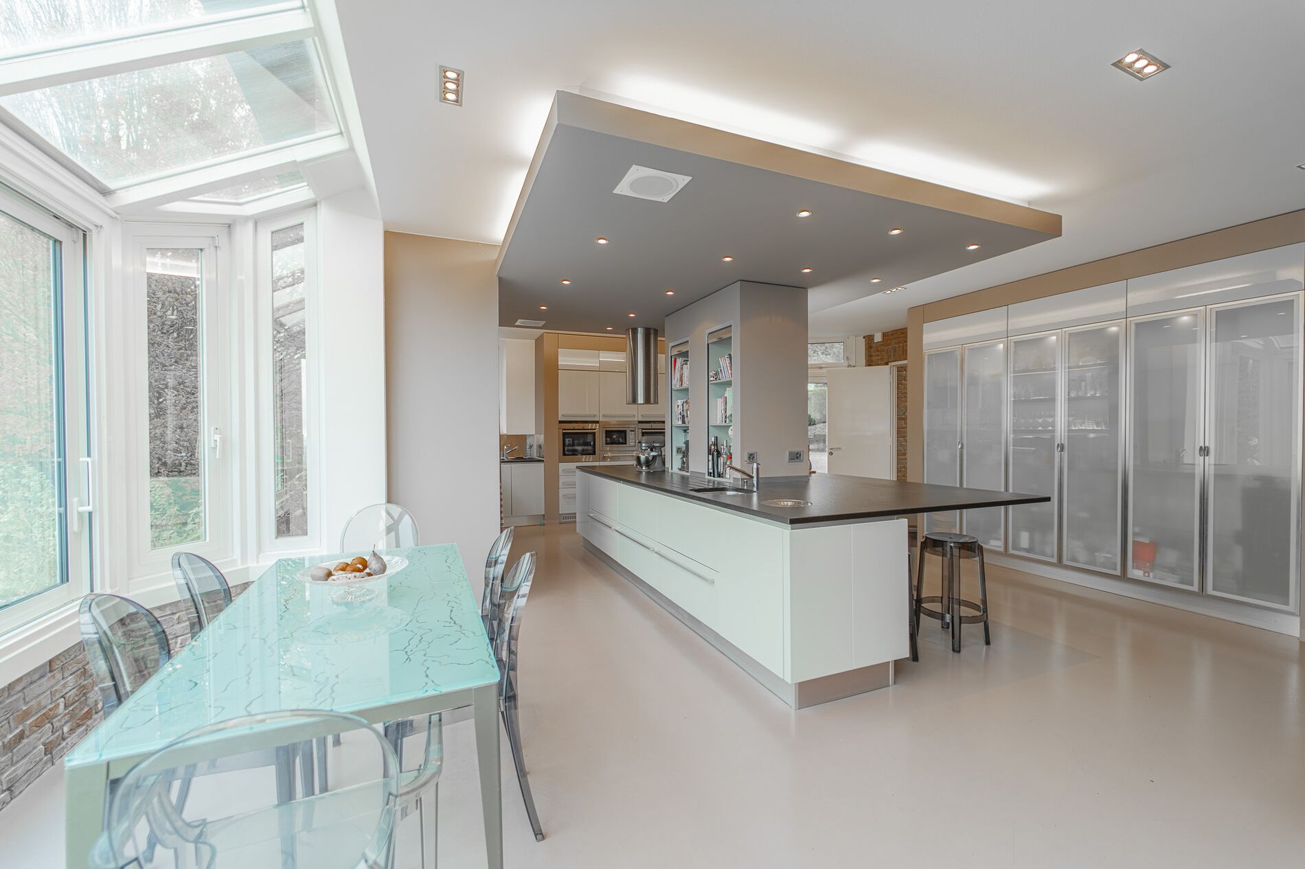 Unusual architect-designed property with large volumes - Vue 6