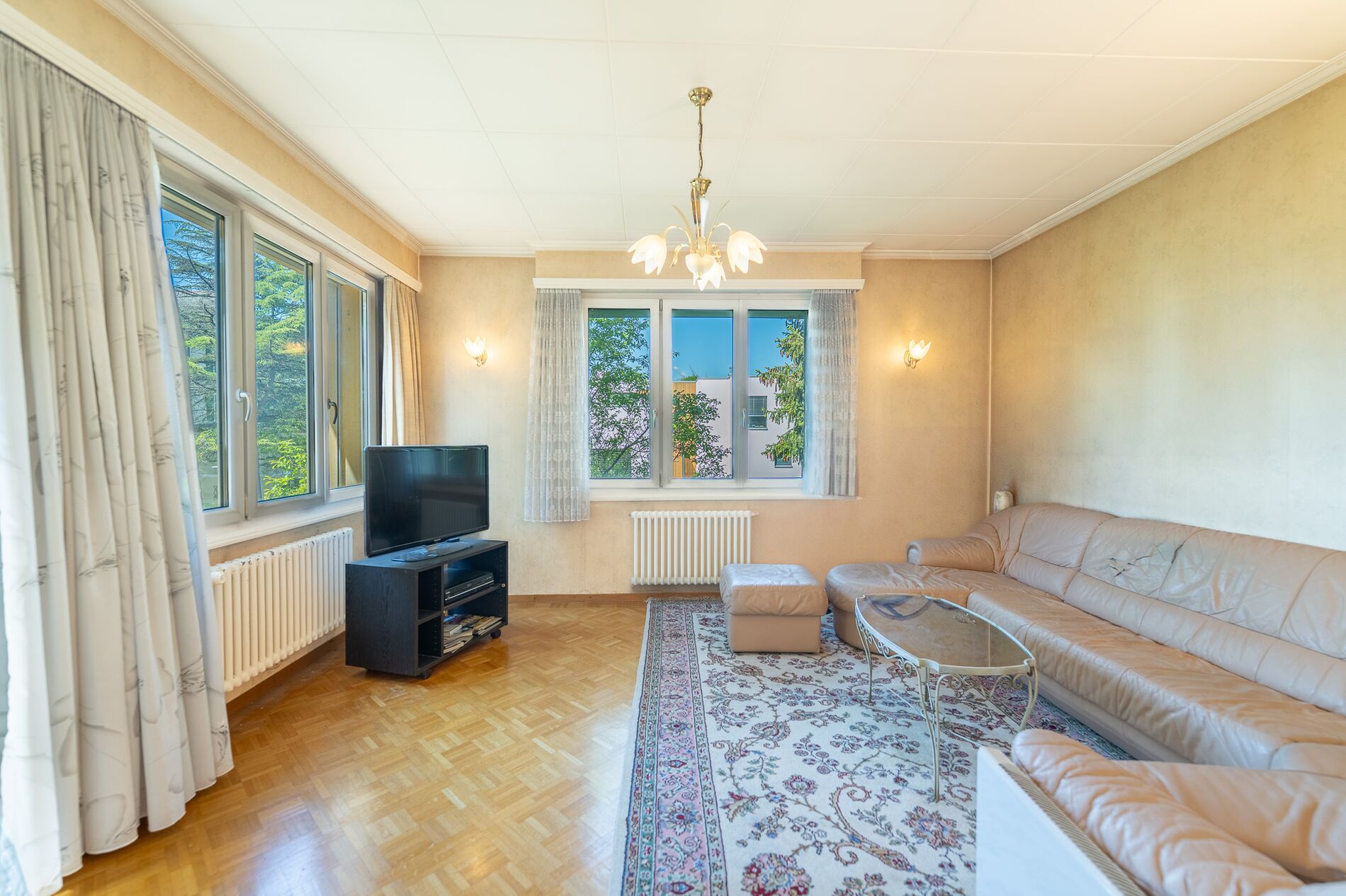 Detached house to renovate in the heart of Chailly - Vue 2