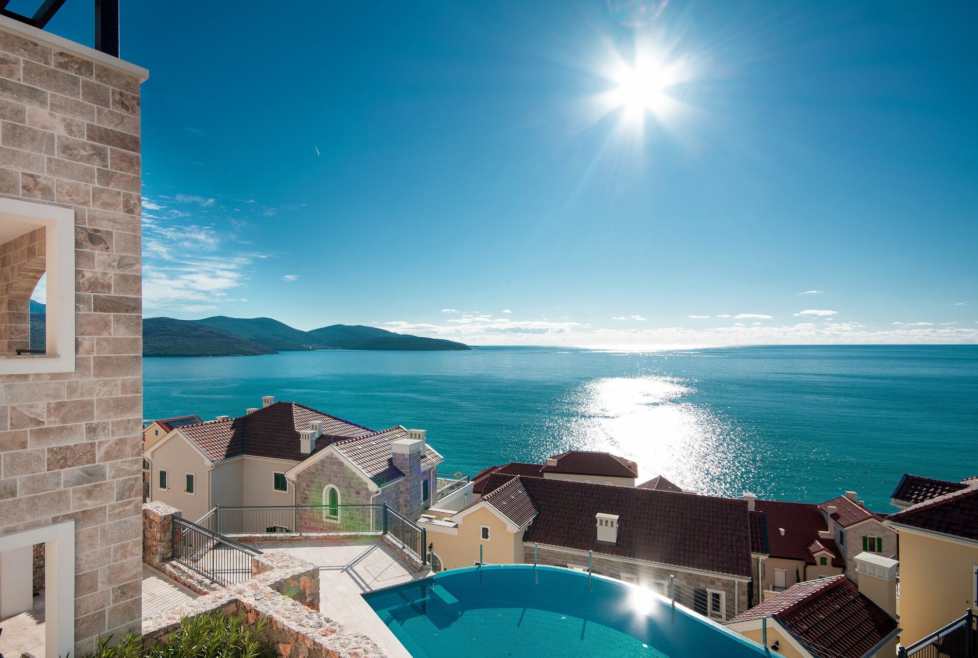 New apartment and villa project in Montenegro - Vue 1