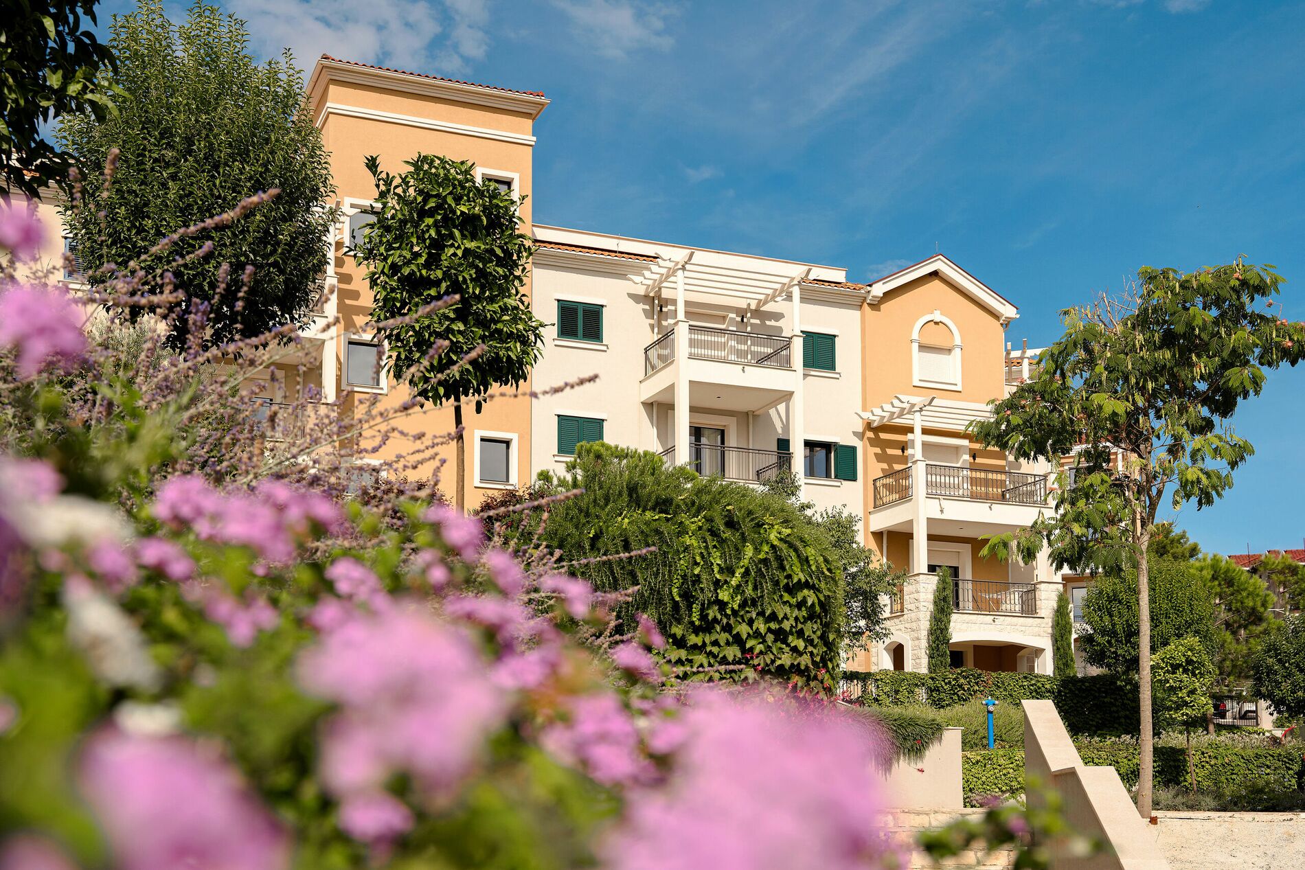 New apartment and villa project in Montenegro - Vue 18