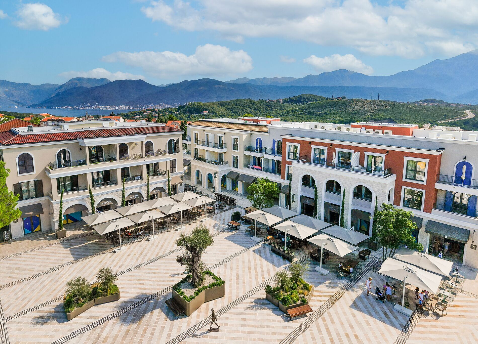 New apartment and villa project in Montenegro - Vue 16