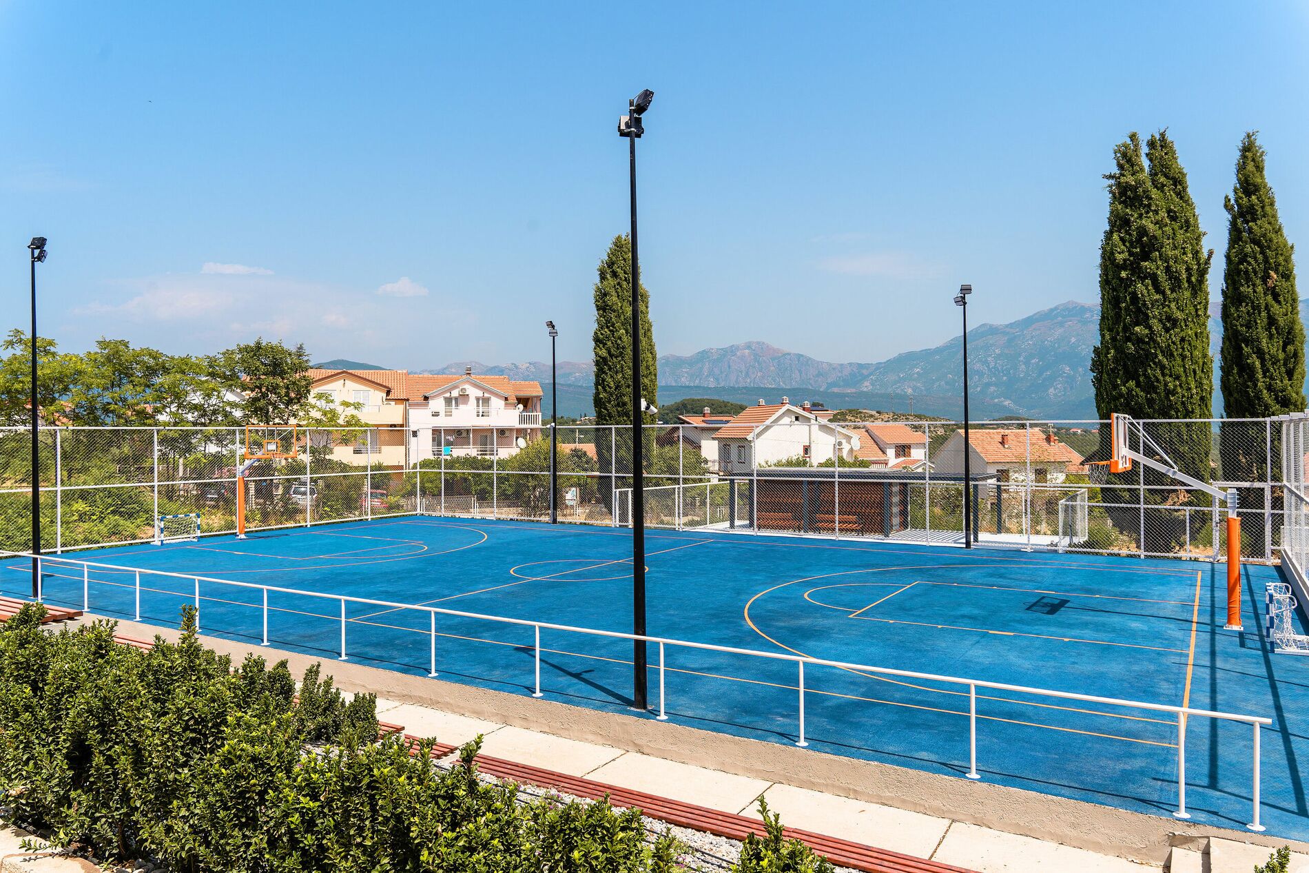 New apartment and villa project in Montenegro - Vue 17