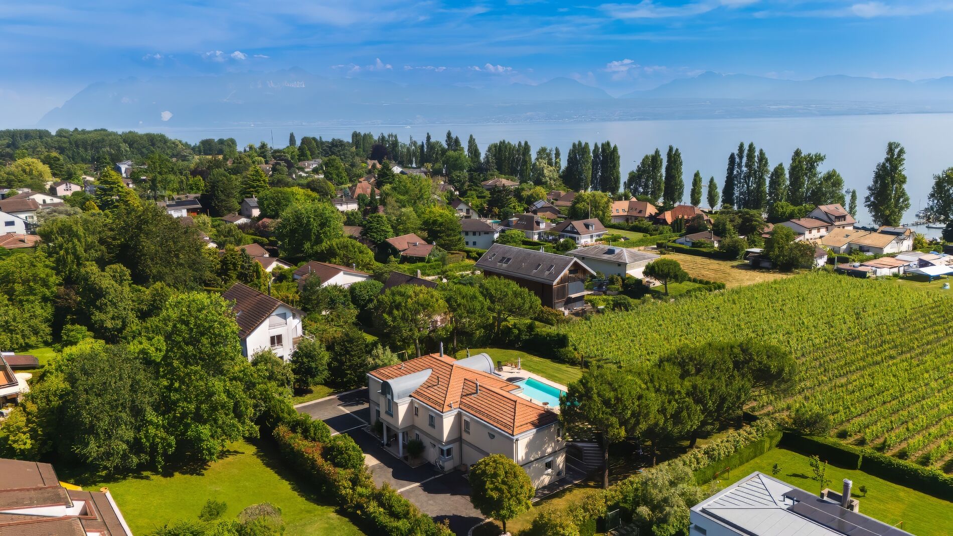 Luxurious house with lake view and swimming pool - Vue 2