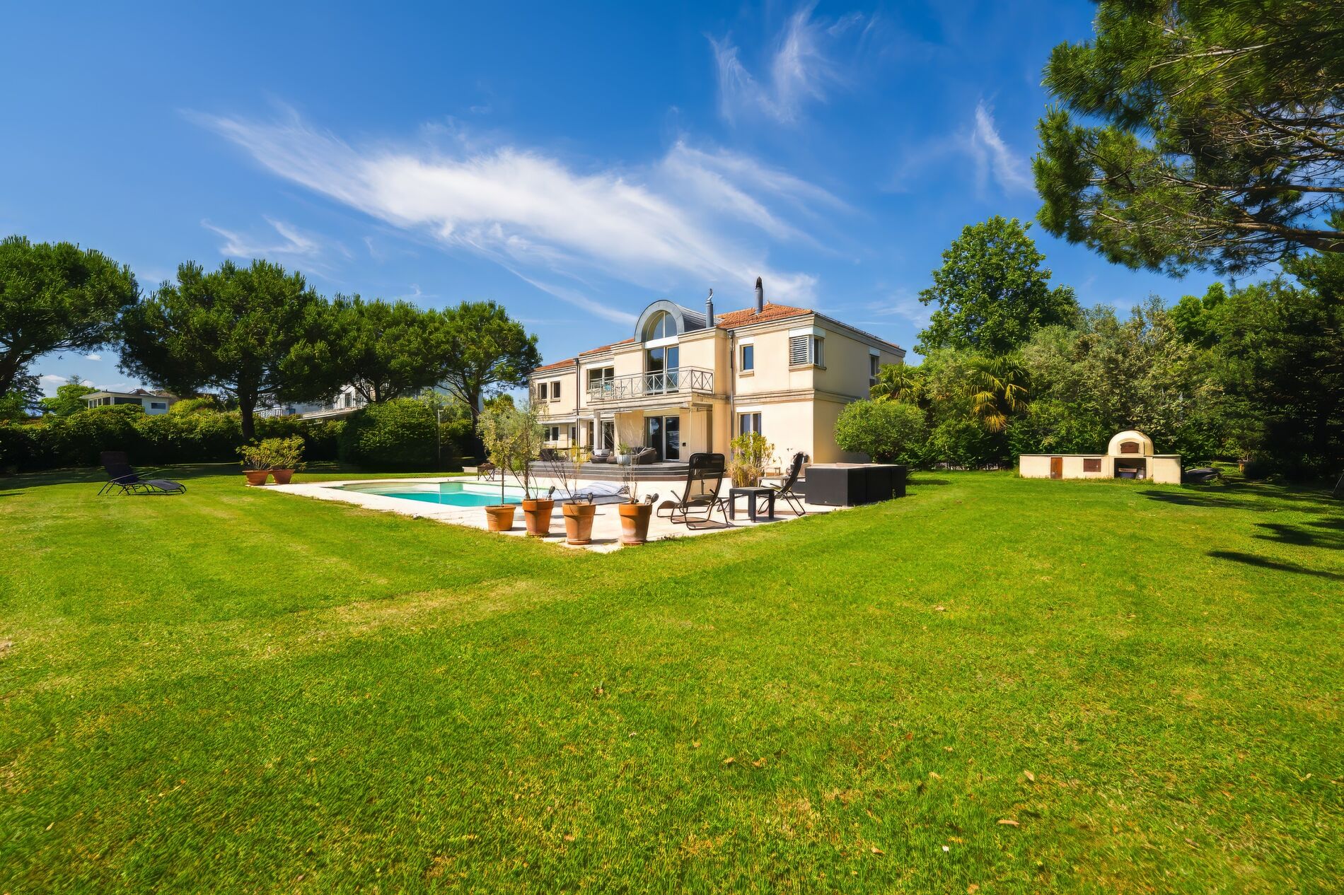 Luxurious house with lake view and swimming pool - Vue 1