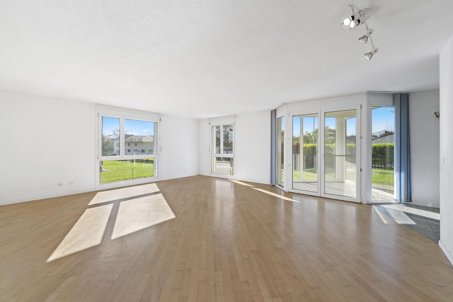 Lovely ground-floor apartment with garden, 5 minutes by car from the lake - Vue 2