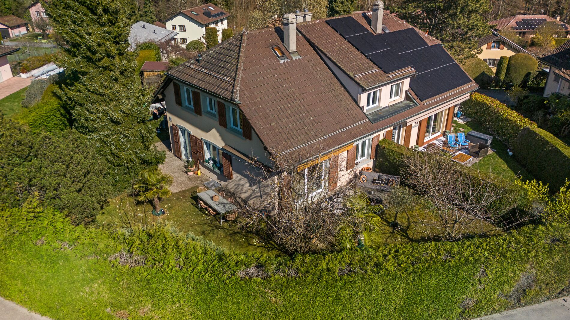 A pleasant house surrounded by greenery - Vue 2