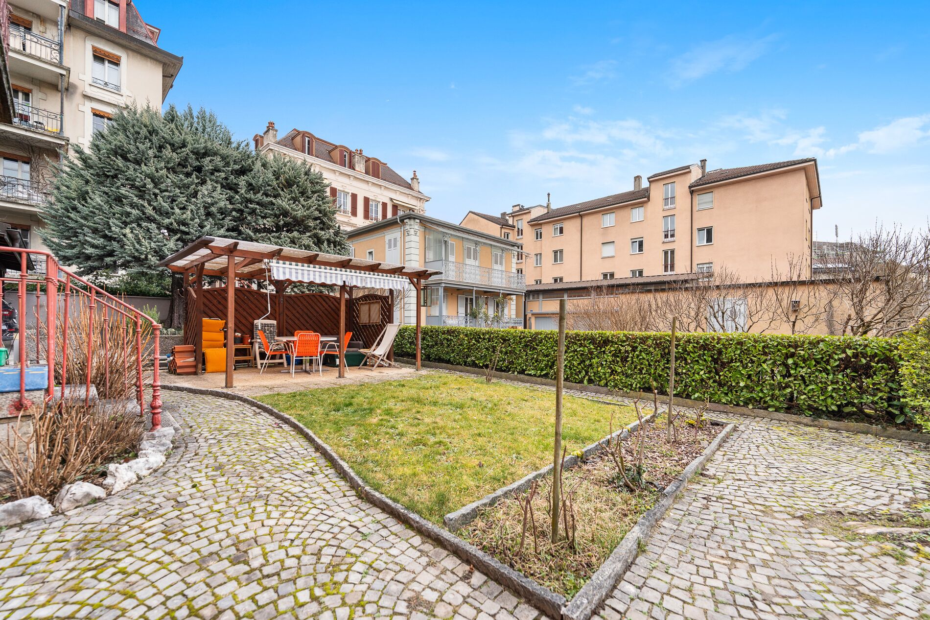 Townhouse with great potential – Lausanne city centre - Vue 2